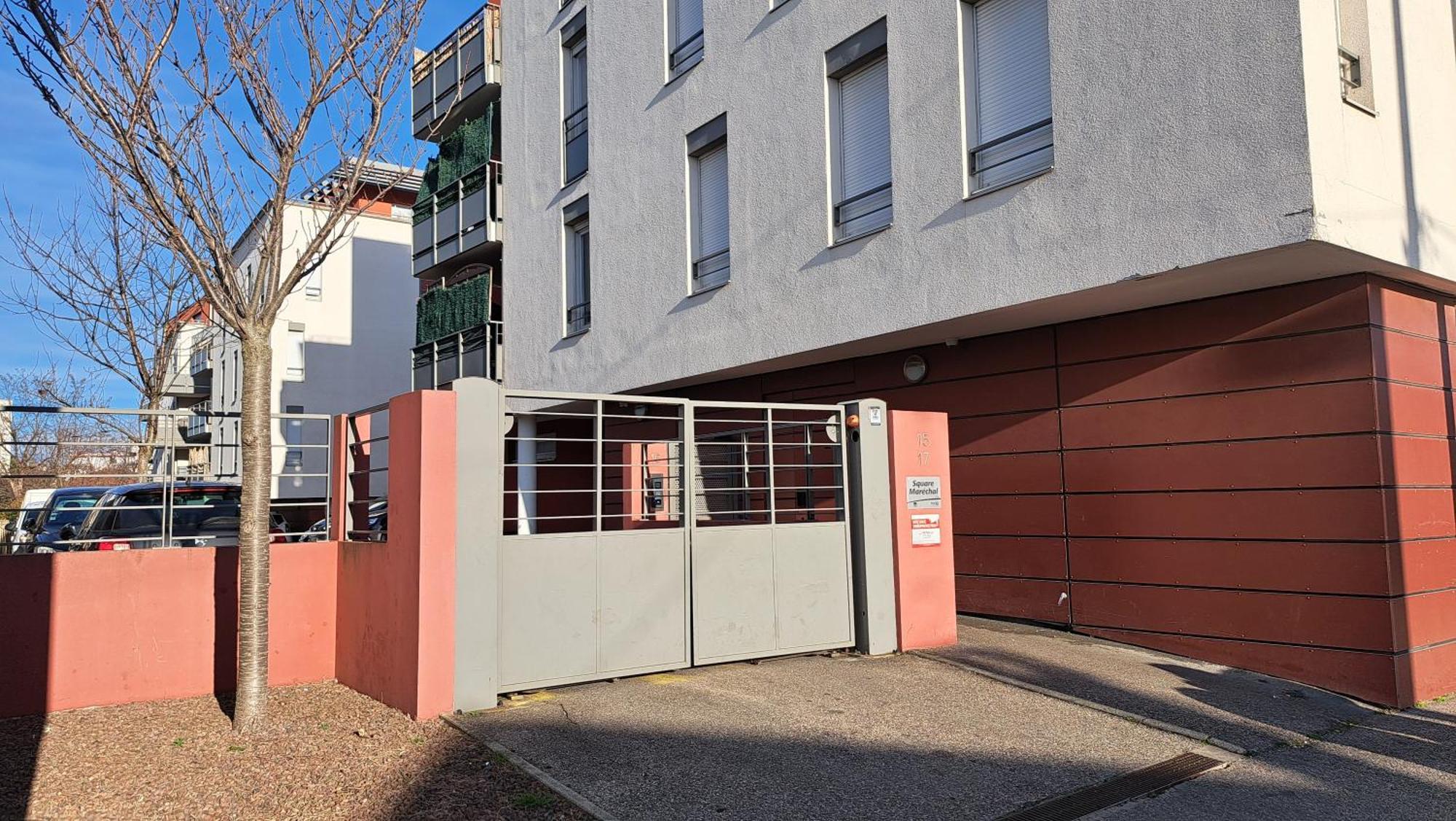 Appartement Cosy 3 Pieces Avec Garage Privatif Saint-Priest  Buitenkant foto